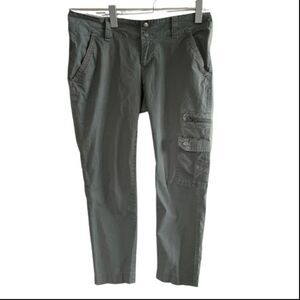 Columbia Omni Shade Capri pant- size 8 - olive green color -side pockets